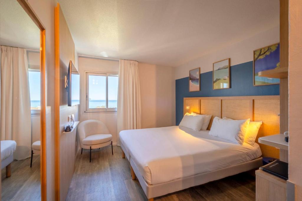 Postel nebo postele na pokoji v ubytování ibis Styles Biarritz Plage