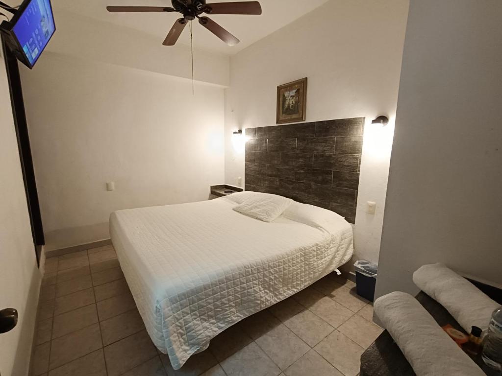 Postel nebo postele na pokoji v ubytování Hotel Rath