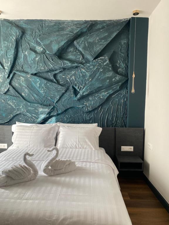 Postel nebo postele na pokoji v ubytování Tirana Central Rooms Blloku