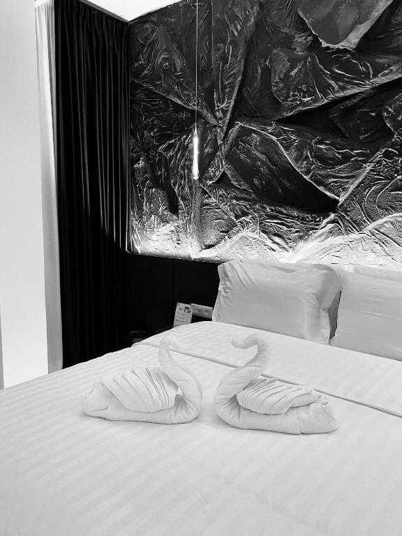 Postel nebo postele na pokoji v ubytování Tirana Central Rooms Blloku