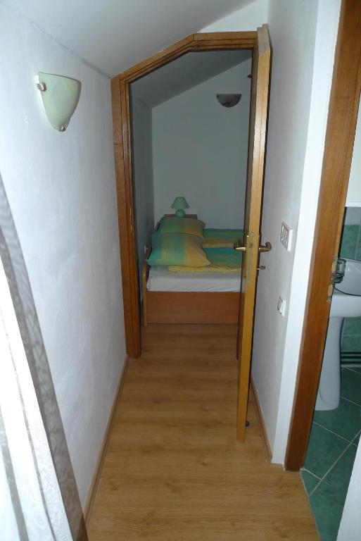 Postel nebo postele na pokoji v ubytování Apartments Vodice Srima