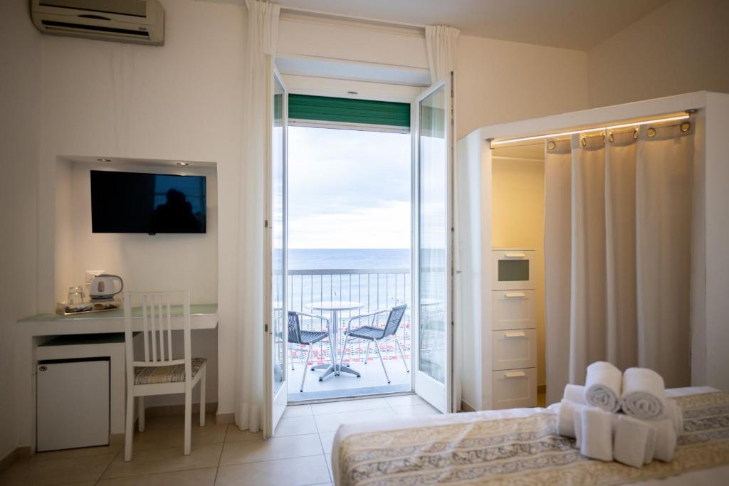 Hotel Ligure - Chambre Double De Luxe Avec Balcon Et Vue Sur Mer