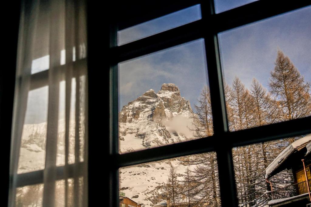 Nespecifikovaný výhled na hory nebo výhled na hory při pohledu z hotelu