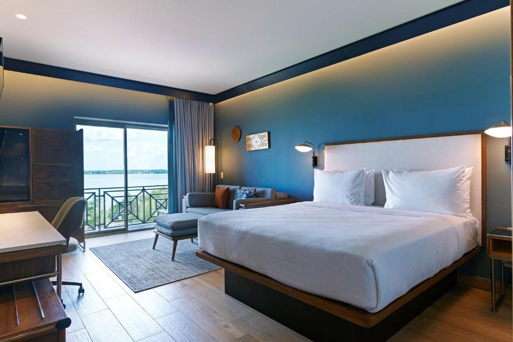 Postel nebo postele na pokoji v ubytování Courtyard by Marriott Paramaribo