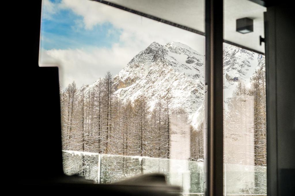 Nespecifikovaný výhled na hory nebo výhled na hory při pohledu z hotelu