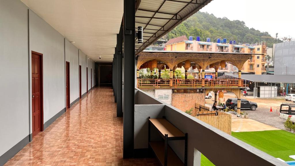 Nespecifikovaný výhled na hory nebo výhled na hory při pohledu z hostelu