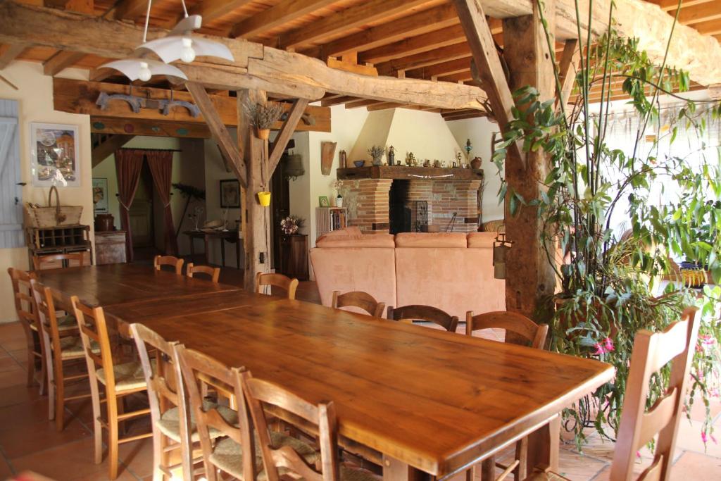 Restaurace v ubytování Chambre d'Hôtes Le Moulin d'Encor