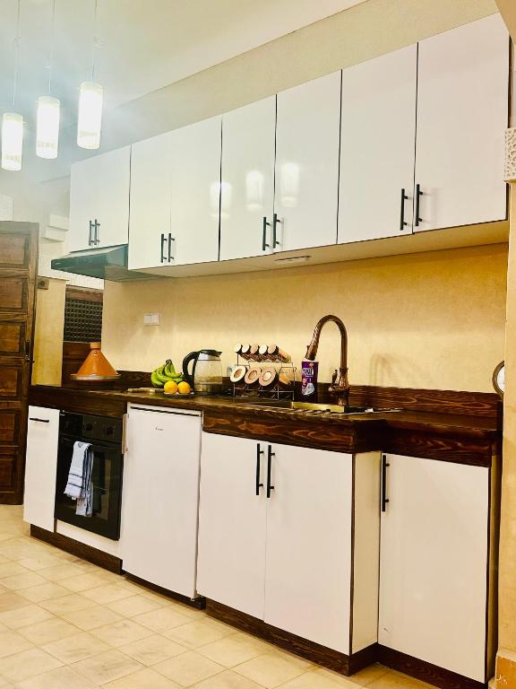 Kuchyň nebo kuchyňský kout v ubytování Edwiria Marrakech