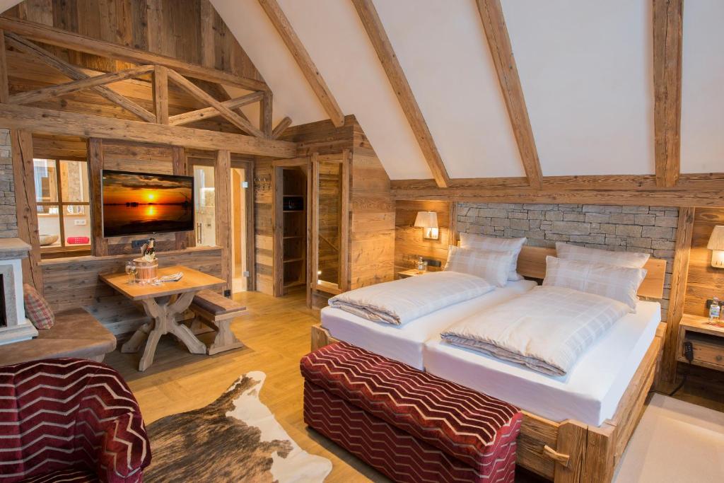 Postel nebo postele na pokoji v ubytování Wellness-Hotel ADLER