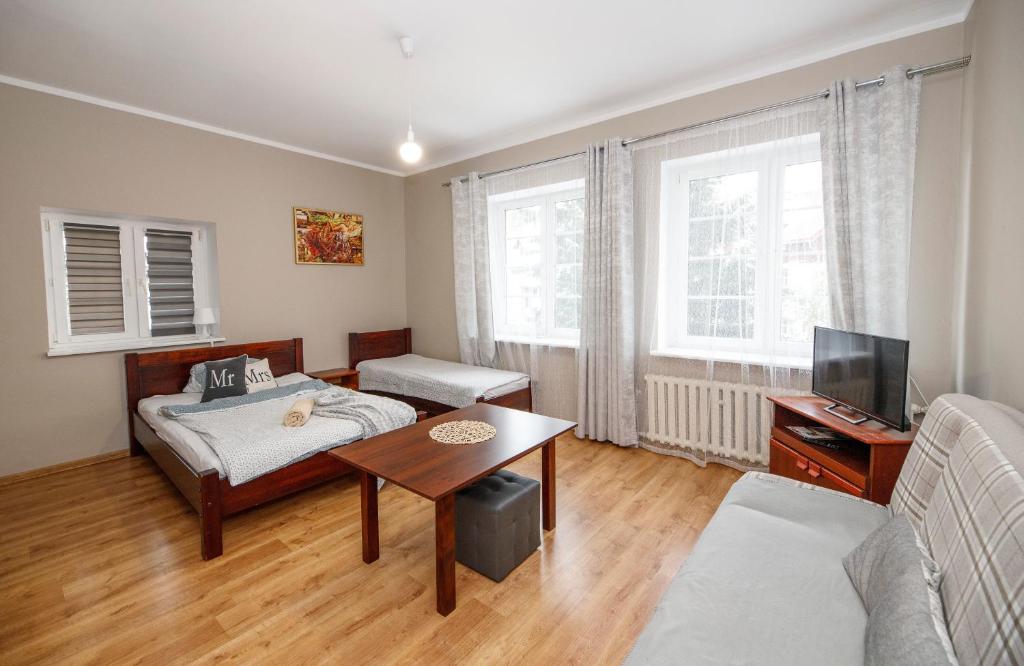 Willa Aksamit - Family Room With Private Bathroom