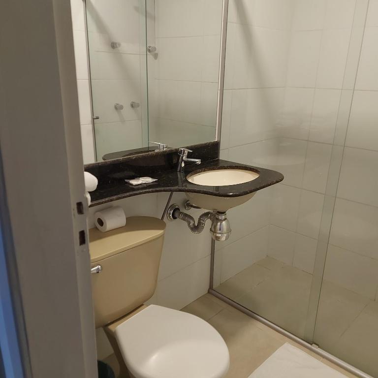 Um banheiro em Flat Garvey Apart-hotel