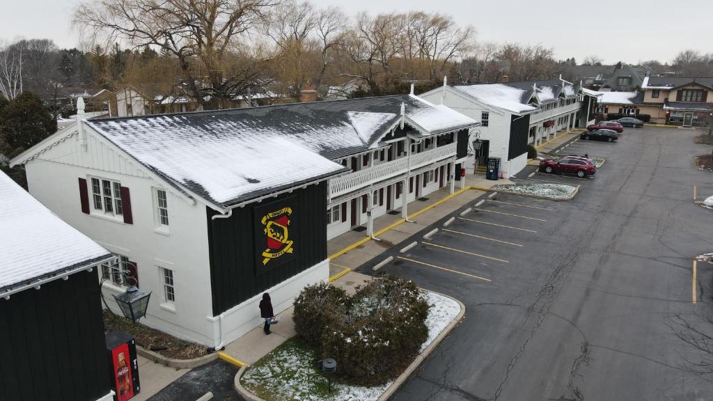 The Chalet Motel photo