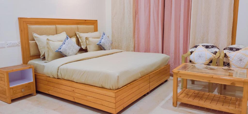 Una cama o camas en una habitación de Silk route Homestay