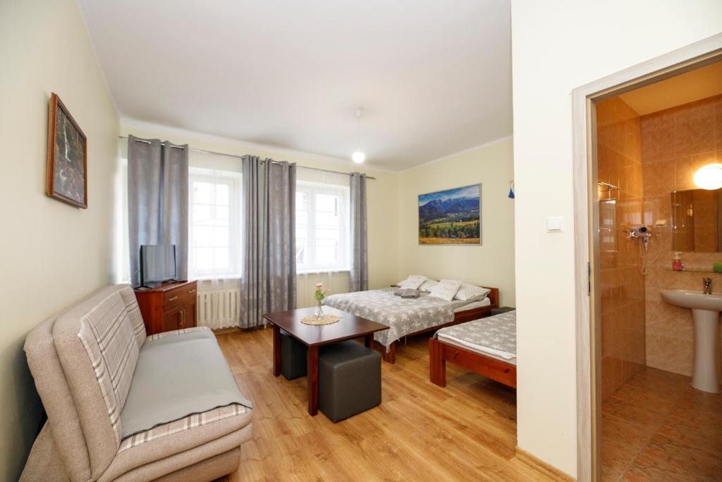 Willa Aksamit - Family Room With Private Bathroom