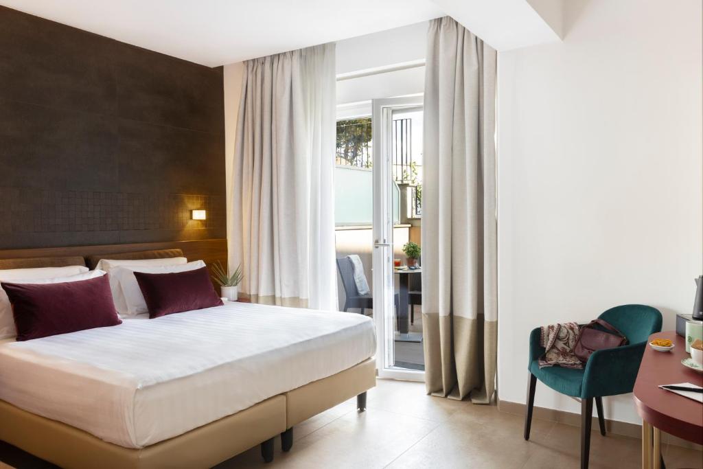 Postel nebo postele na pokoji v ubytování Adoro Hotel