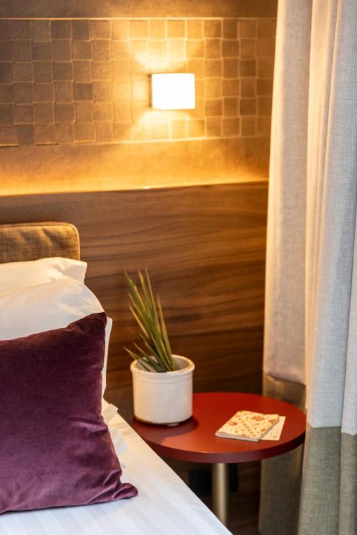 Postel nebo postele na pokoji v ubytování Adoro Hotel