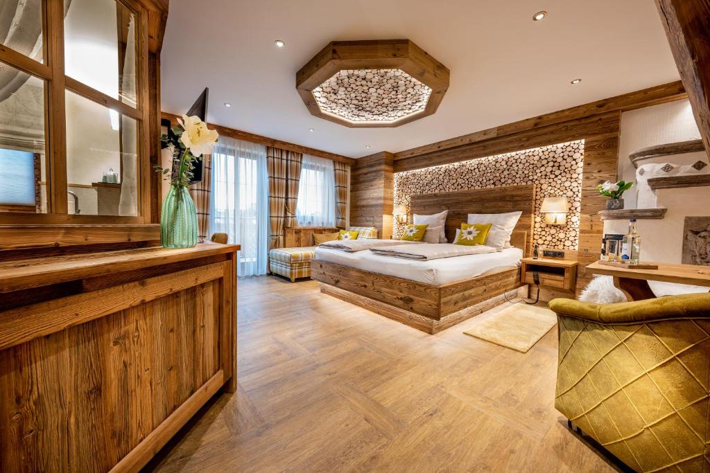 Postel nebo postele na pokoji v ubytování Wellness-Hotel ADLER