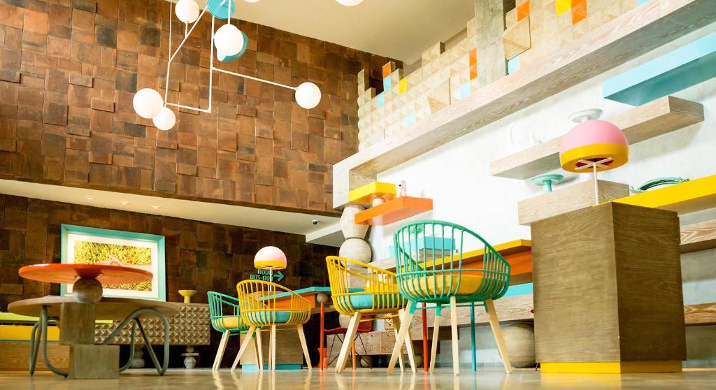 Um restaurante ou outro lugar para comer em Tijili Hotel Seminyak