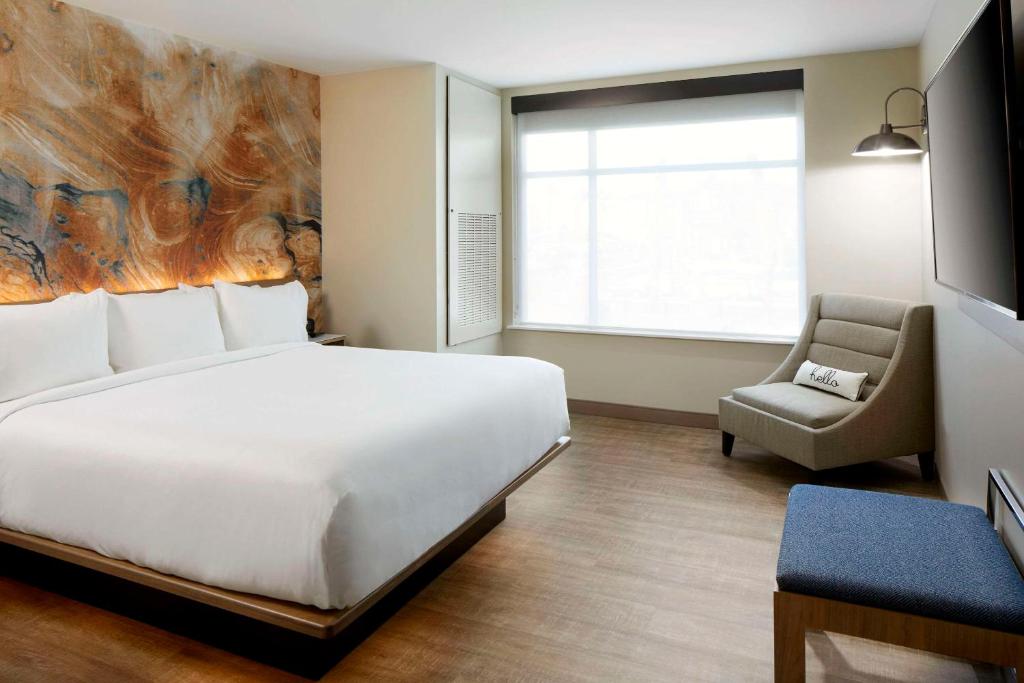 Postel nebo postele na pokoji v ubytování Cambria Hotel Phoenix Chandler - Fashion Center