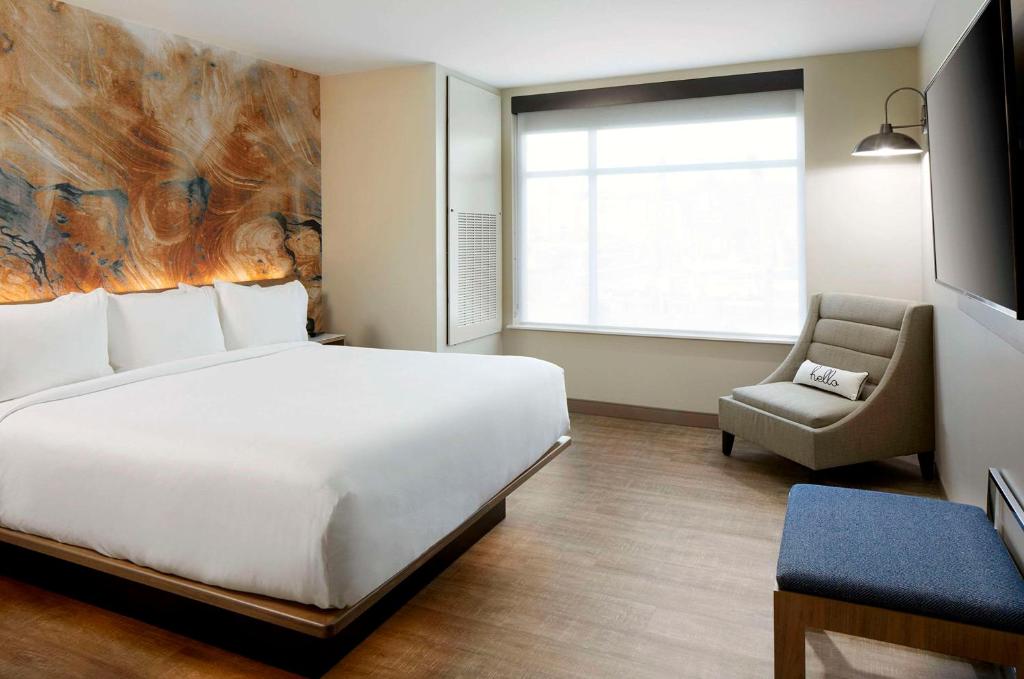 Postel nebo postele na pokoji v ubytování Cambria Hotel Phoenix Chandler - Fashion Center