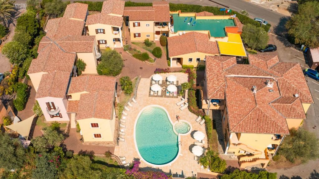 Bazén v ubytování Residence Corte Dei Venti nebo v jeho okolí