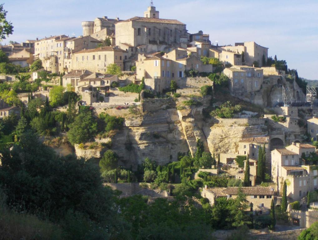 a village on a hill with houses at Gite l'Embellido in Mouriès