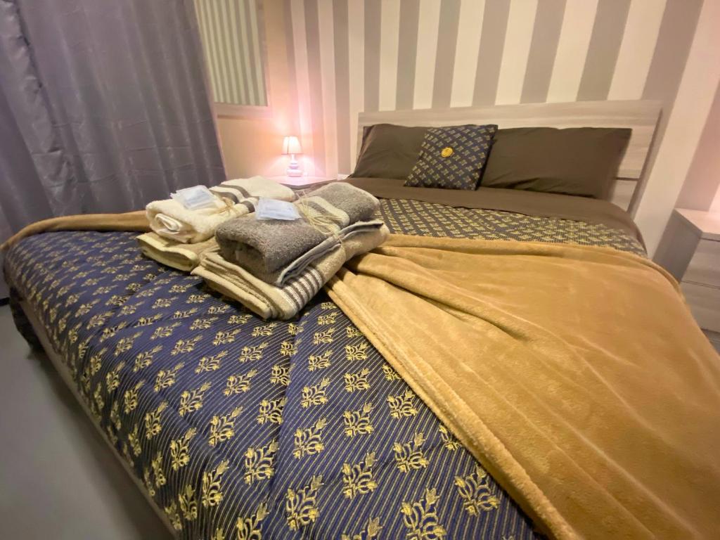 Un pat sau paturi într-o cameră la B & B VICO GRANDE