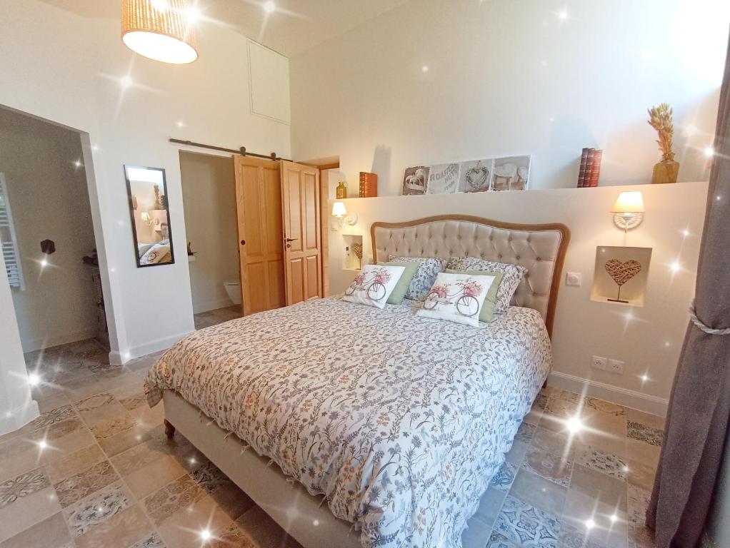 Postel nebo postele na pokoji v ubytování Chambre d'hôtes Au Petit Bonheur