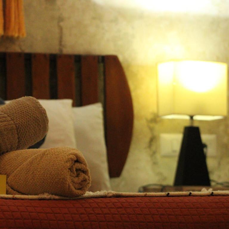 Llit o llits en una habitació de VALLADOLID 48 Hotel & Hostal