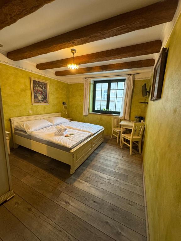 Postel nebo postele na pokoji v ubytování Axiom penzion Prostějov