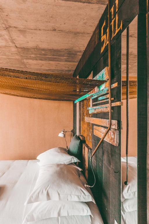 Noah Surf House Portugal - 12