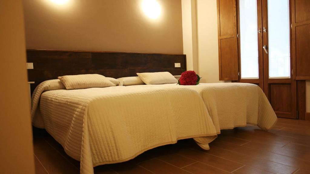 Postel nebo postele na pokoji v ubytování Hostal-Cicloturismo Lopenea
