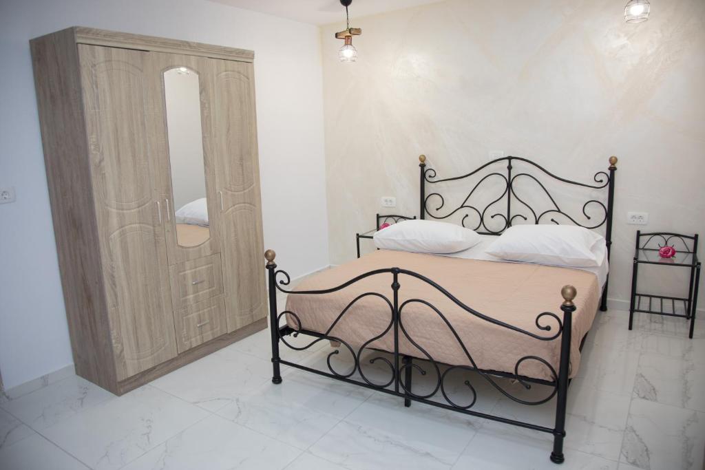 Village Anto Fira - 7