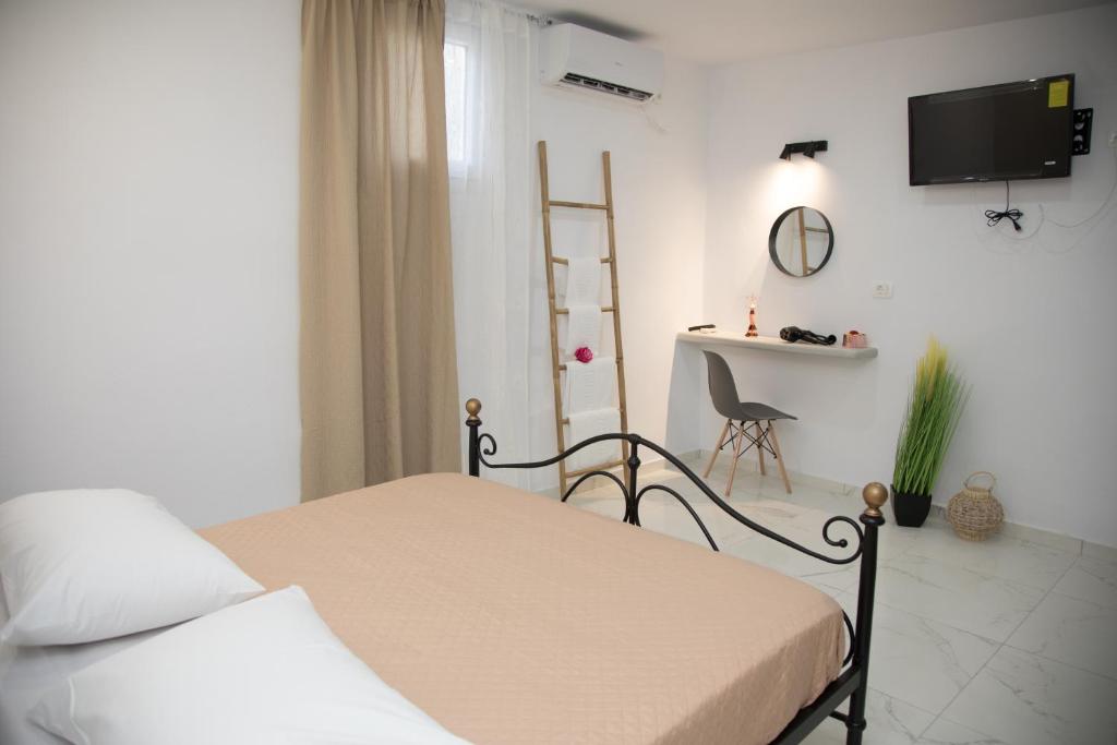 Village Anto Fira - 8