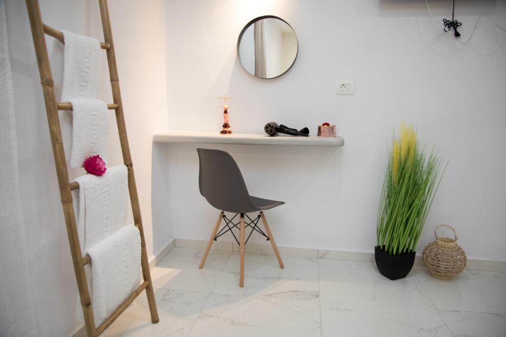 Village Anto Fira - 19