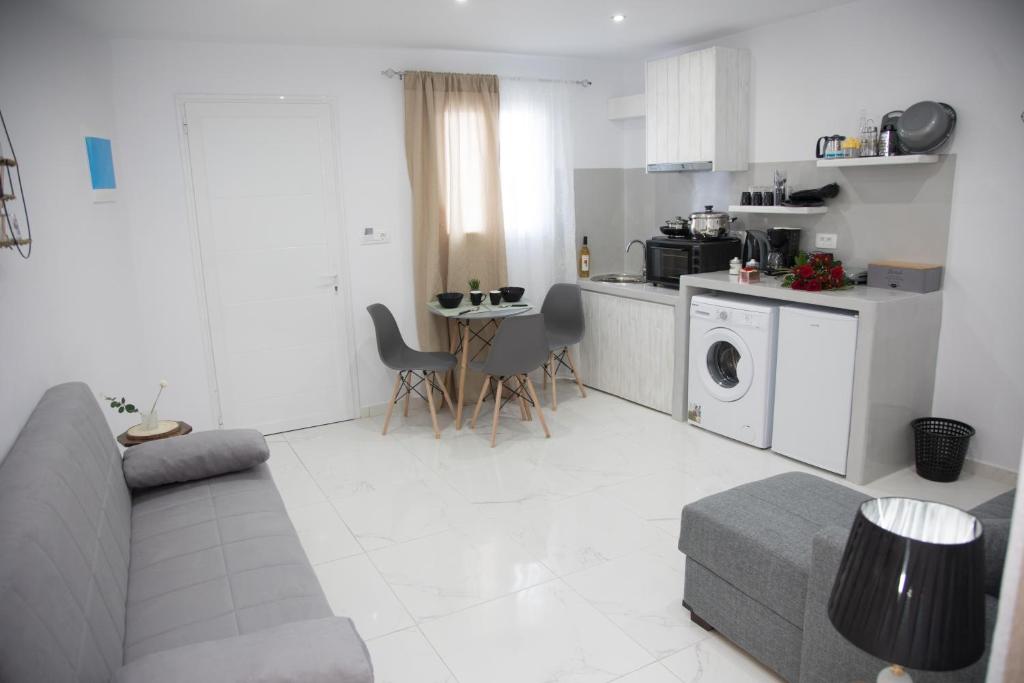 Village Anto Fira - 13