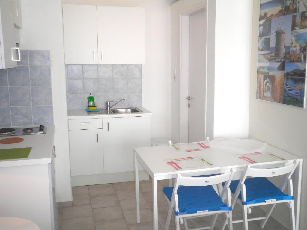 Seafront Studios and Apartments - 18