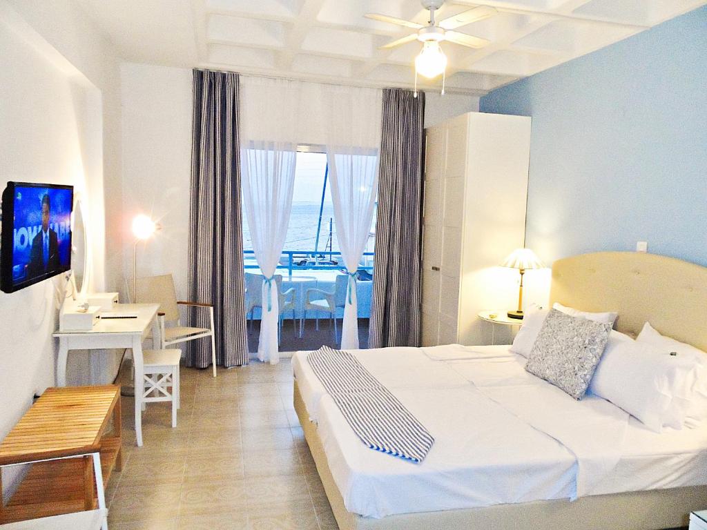 Seafront Studios and Apartments - 4