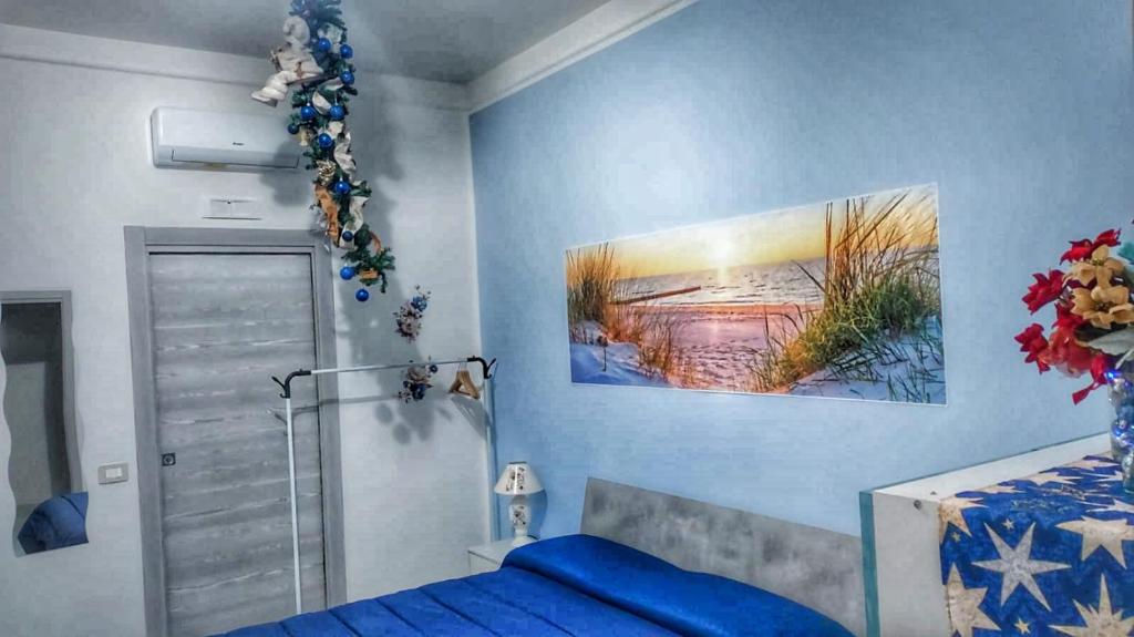 a bedroom with a bed and a painting on the wall at Sul Serio in Salerno
