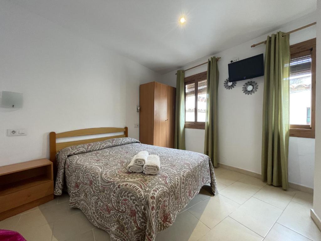 Cama o camas de una habitación en P&R hostals Codolar