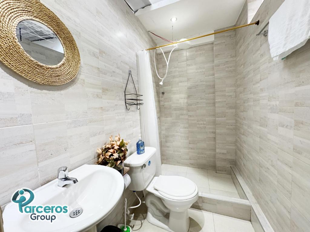 Koupelna v ubytování Apartamentos Amoblados En La Circunvalar Cerca a Parque Arboleda y Parque La Rebeca, Por Parceros Group