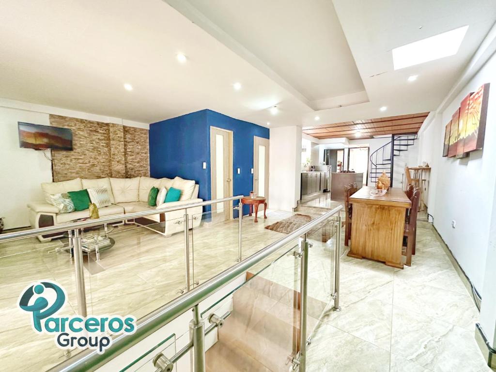 Posezení v ubytování Apartamentos Amoblados En La Circunvalar Cerca a Parque Arboleda y Parque La Rebeca, Por Parceros Group