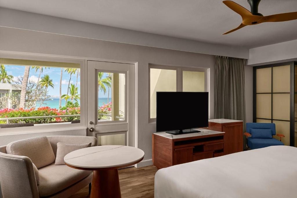 TV a/nebo společenská místnost v ubytování Sheraton Fiji Golf & Beach Resort