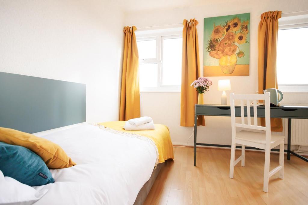 Postel nebo postele na pokoji v ubytování The Apollo Stay