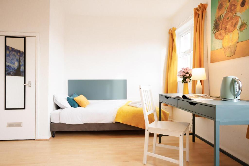Postel nebo postele na pokoji v ubytování The Apollo Stay