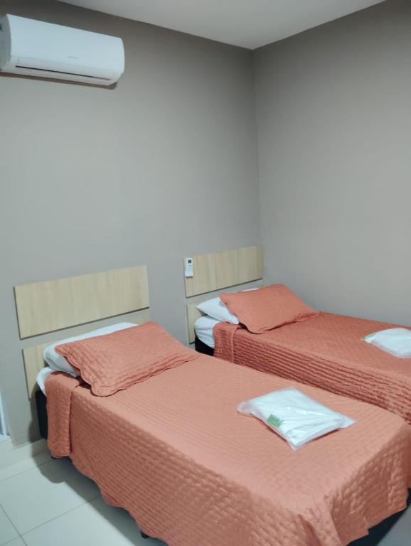 Postel nebo postele na pokoji v ubytování Attriun Hotel