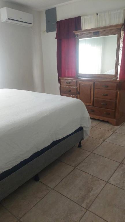 Postel nebo postele na pokoji v ubytování Hostal Carol