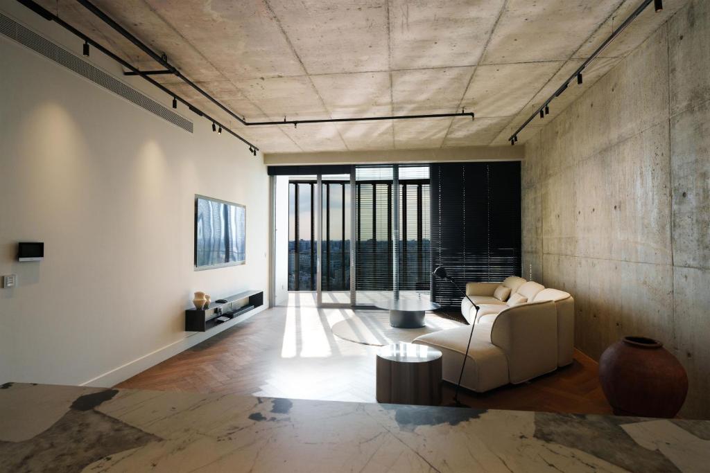 Posezení v ubytování WealthyStays 2BR Flat, Gym, 11th Floor, Nicosia City Center