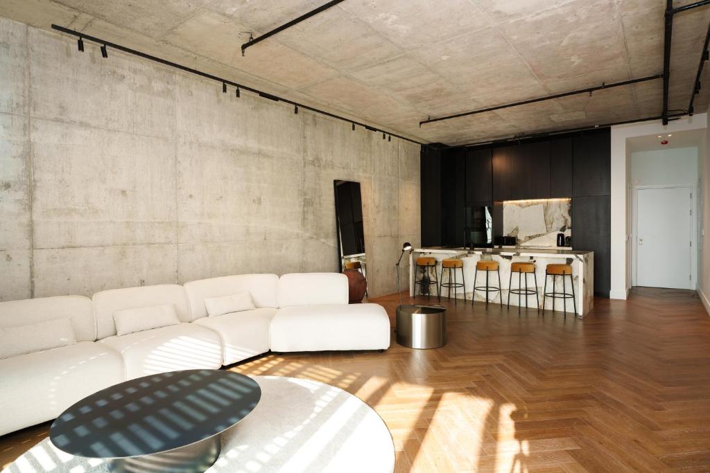 Posezení v ubytování WealthyStays 2BR Flat, Gym, 11th Floor, Nicosia City Center