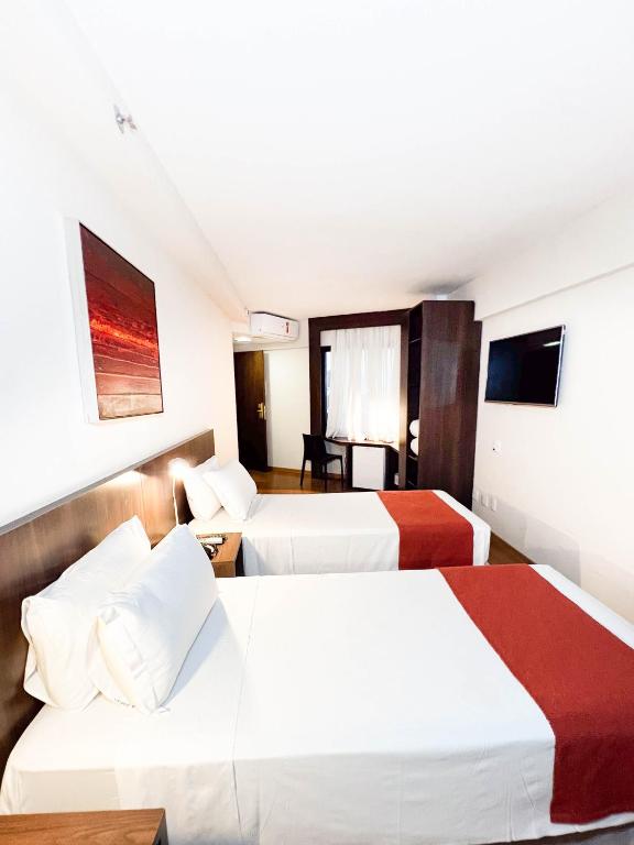 Postel nebo postele na pokoji v ubytování Royal Design Savassi Hotel